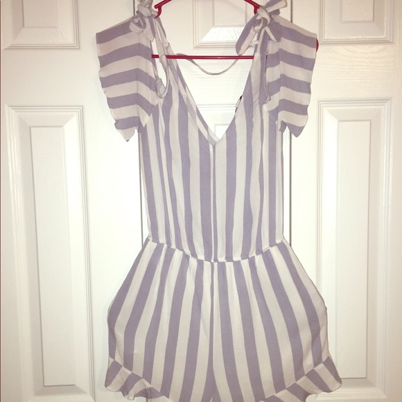 American Eagle Outfitters Dresses & Skirts - Baby blue and white romper.